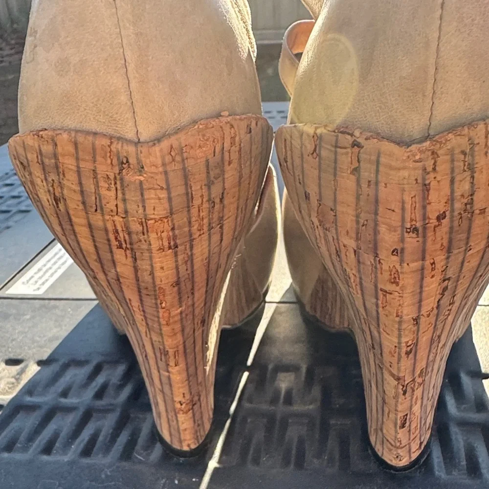 John Fluevog Cream Multi-Buckle Heels Pindowns Farrah - Picture 6 of 7